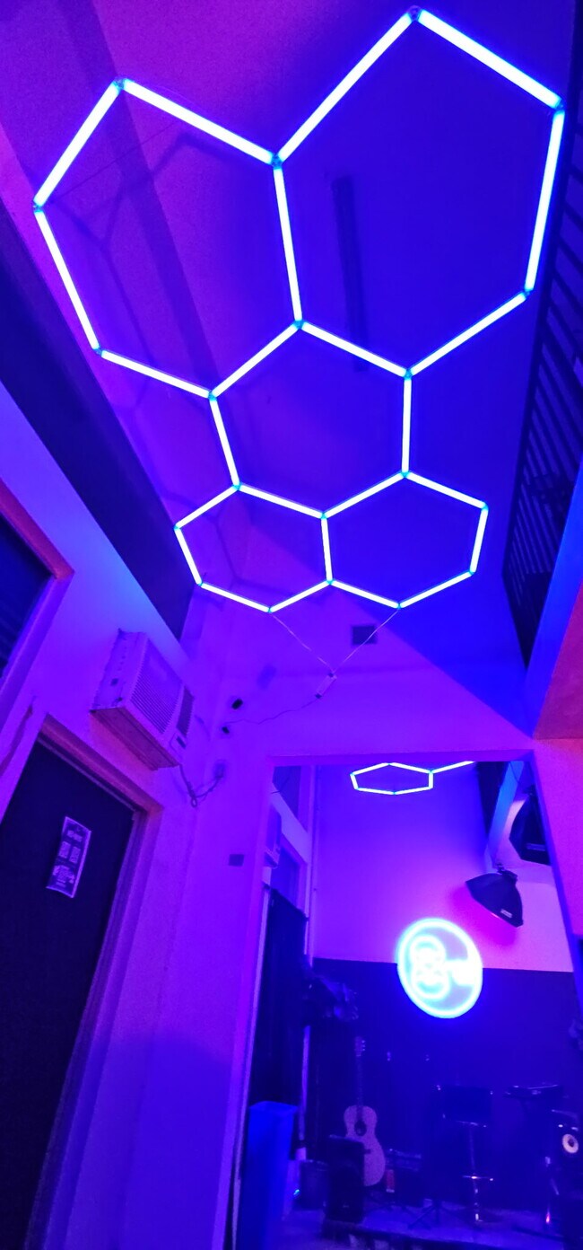 Building Photo - Room #1