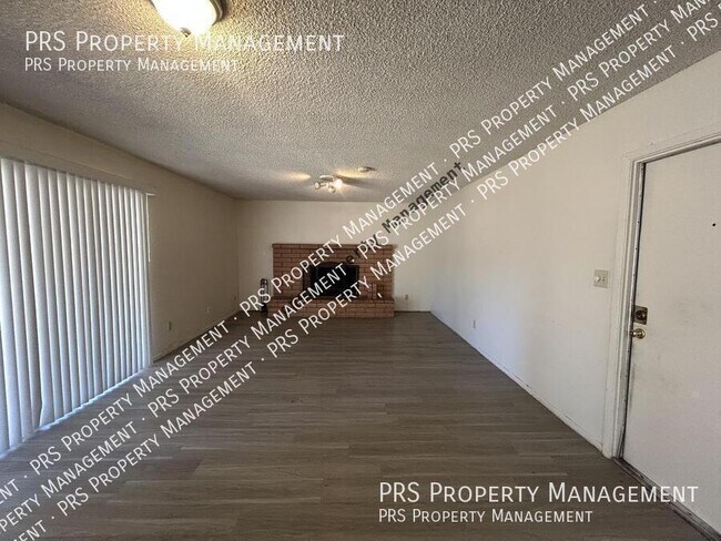Building Photo - 5309 S River Dr