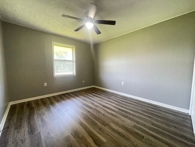 Building Photo - 5423 S Hutchinson Ct