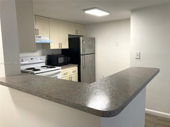 Building Photo - 9879 Nob Hill Ct