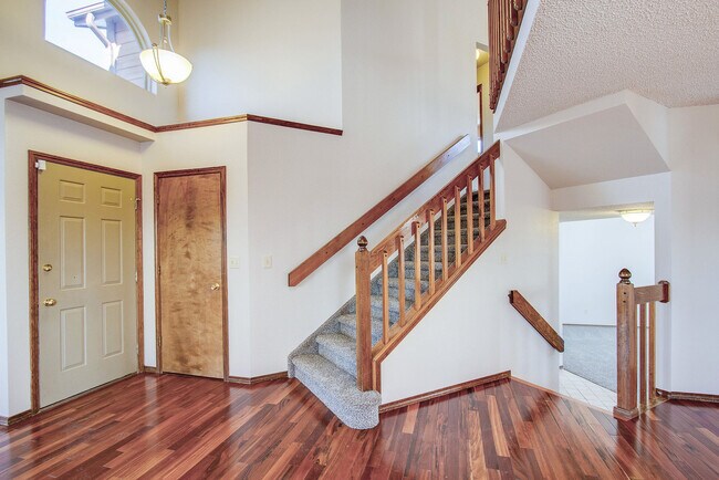 Building Photo - Spacious 4BR Home in Gleneagle!!!