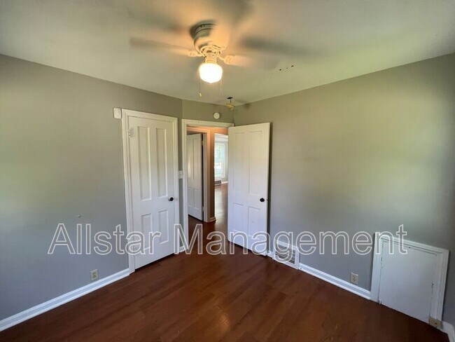 Building Photo - 1480 E 196th St