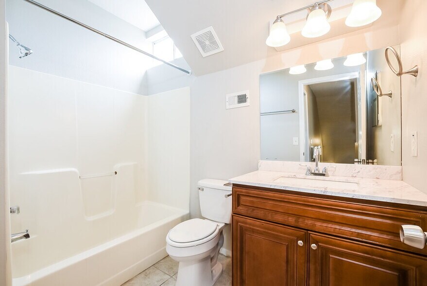 Building Photo - 1257 S Park Ave