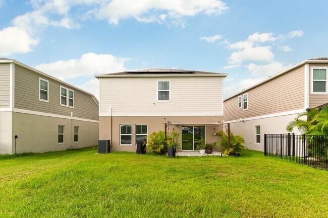 Building Photo - Stunning, Pet-Friendly, 4 Double bedroom, ...