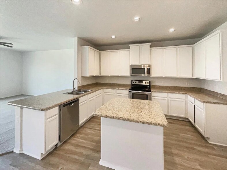 Building Photo - 4100 Dragonfly Ct