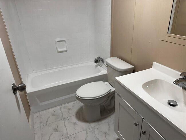 Building Photo - 12111 Anderson Dr