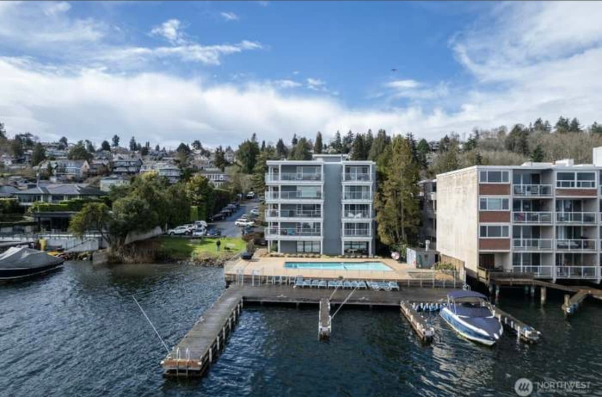 Building Photo - 720 Lakeside Ave S