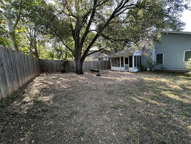 Building Photo - 1010 Bodgers Dr