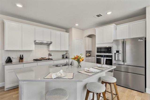 Building Photo - 1220 W Yarrow Ave