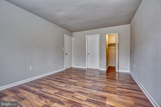 Building Photo - 140 Royal Oak Dr