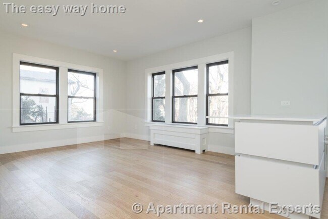 Building Photo - 123 Highland Ave