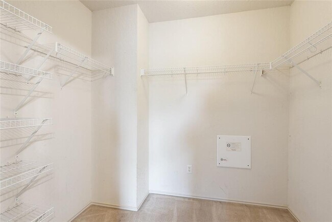 Building Photo - 1613 Darjeeling Dr