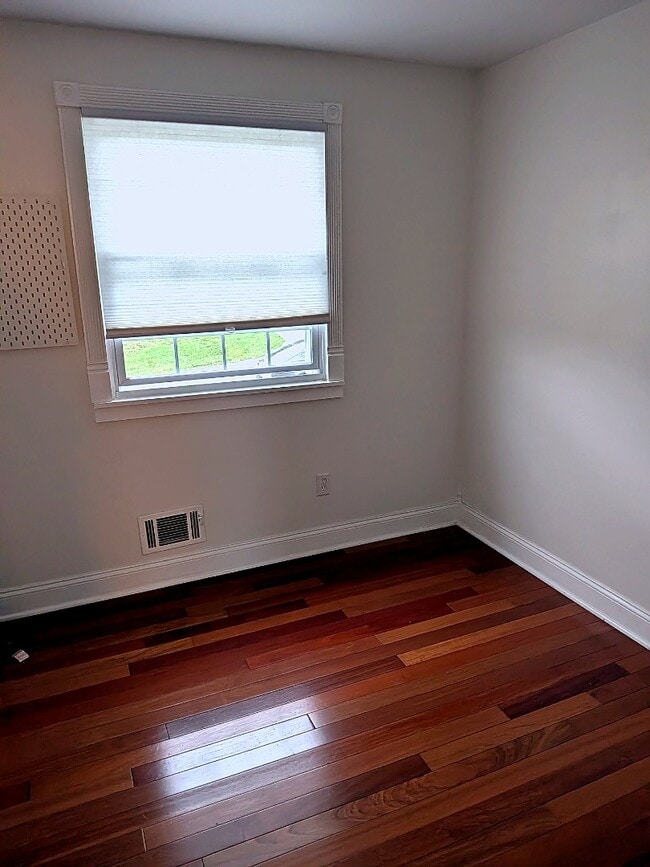 Building Photo - Luxury 3 Bedroom Split Level In Kennedy Township (Montour Schools)