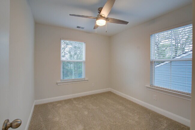 Building Photo - 1237 Tice Ln