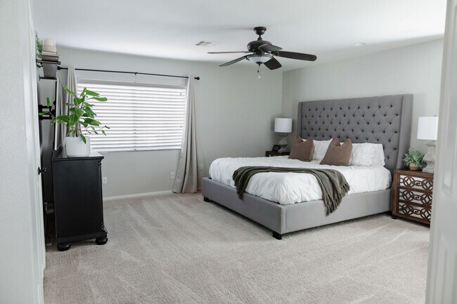 Master bedroom - 2005 Golden Trumpet Ave