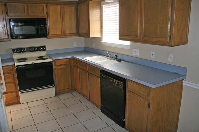 Building Photo - Nice 3 Bdrm 2 Bath Home in Denton Tx