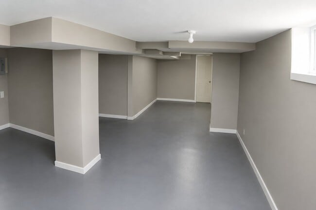 Building Photo - 6004 N Pointe Blvd
