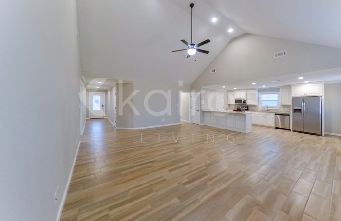 Building Photo - 102 White Water Ln