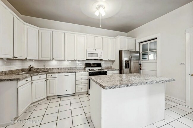 Building Photo - 2103 W Cuyler Ave