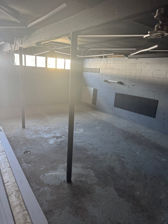 Building Photo - 2 Harding St