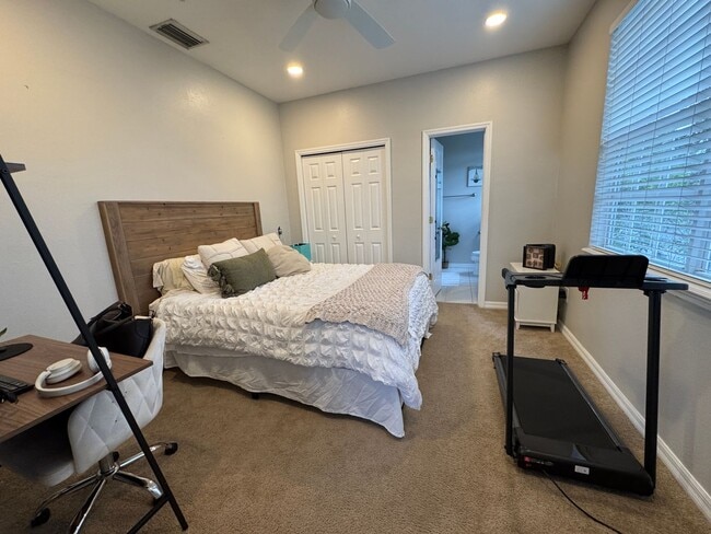 Building Photo - Private Townhouse in Heart of South Tampa