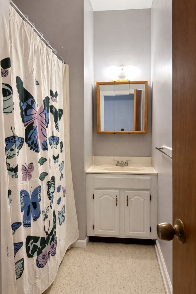 Building Photo - 301 S Broad St