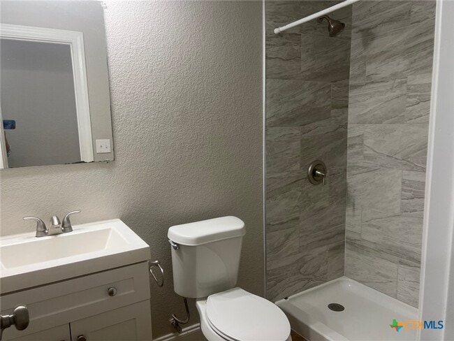 Building Photo - 661 W Austin St