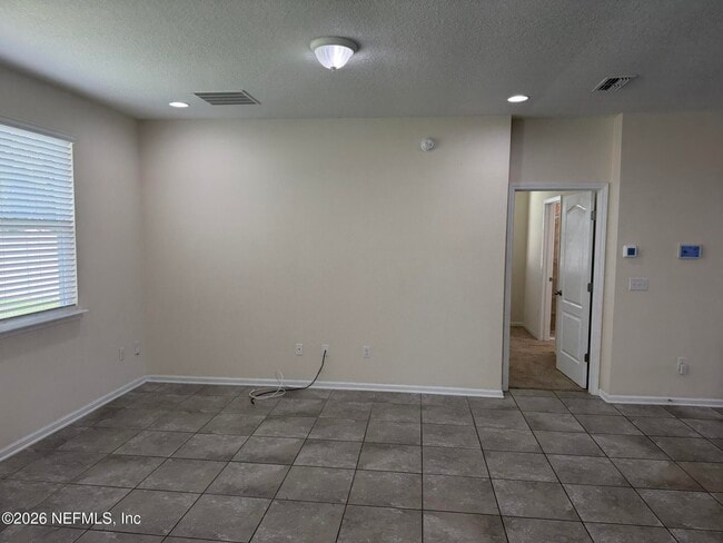 Building Photo - 742 Northside Dr S