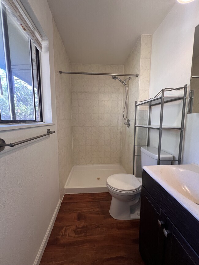 Building Photo - 10647 Newtown Rd