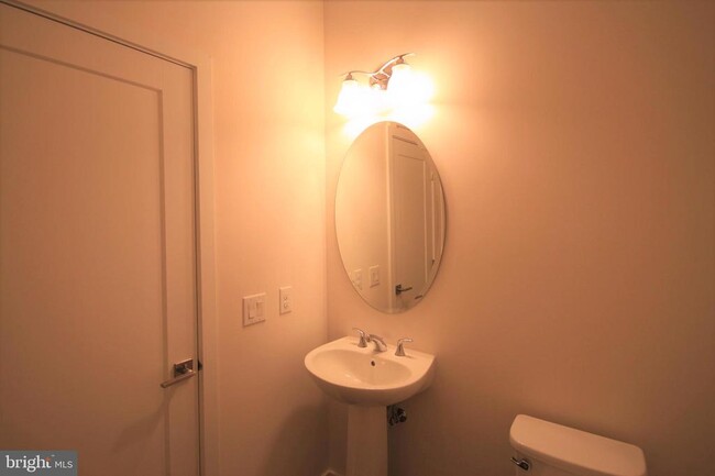 Building Photo - 111 Wynstone Ct
