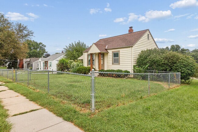 Building Photo - 3620 N 61st St