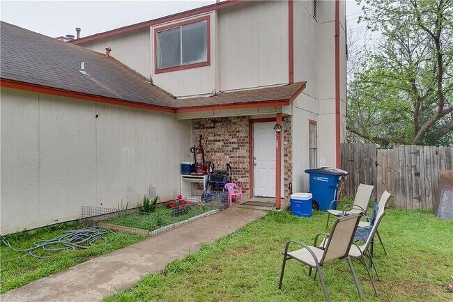 Building Photo - 6900 Hyland Cir
