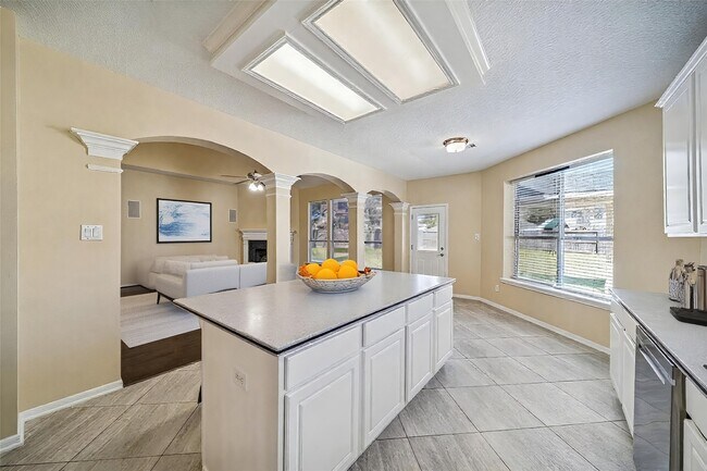 Building Photo - 3710 N Autrey Ct