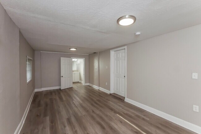 Building Photo - 1001 SW 25th Ave