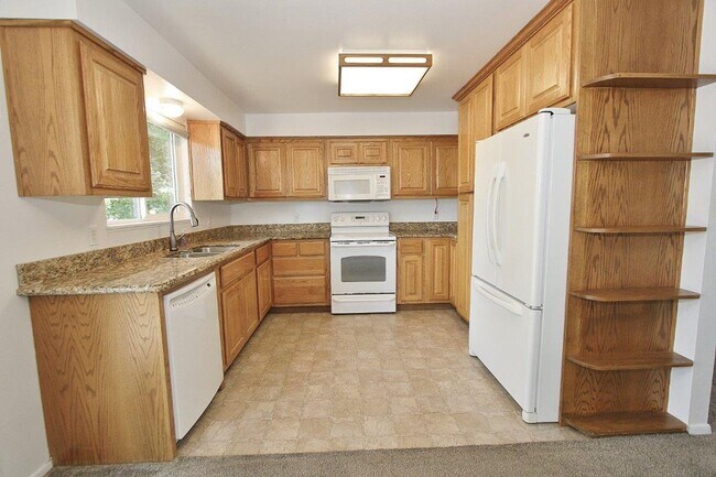 Building Photo - Charming Home on Quiet Cul-de-sac