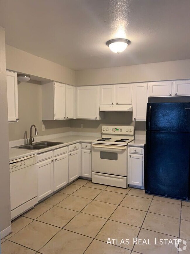 Building Photo - 2 WEEKS FREE _ 2 Bedroom 1 bath- Ready for...