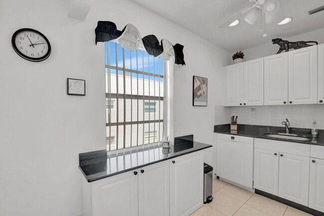 Building Photo - 129 Normandy Ln
