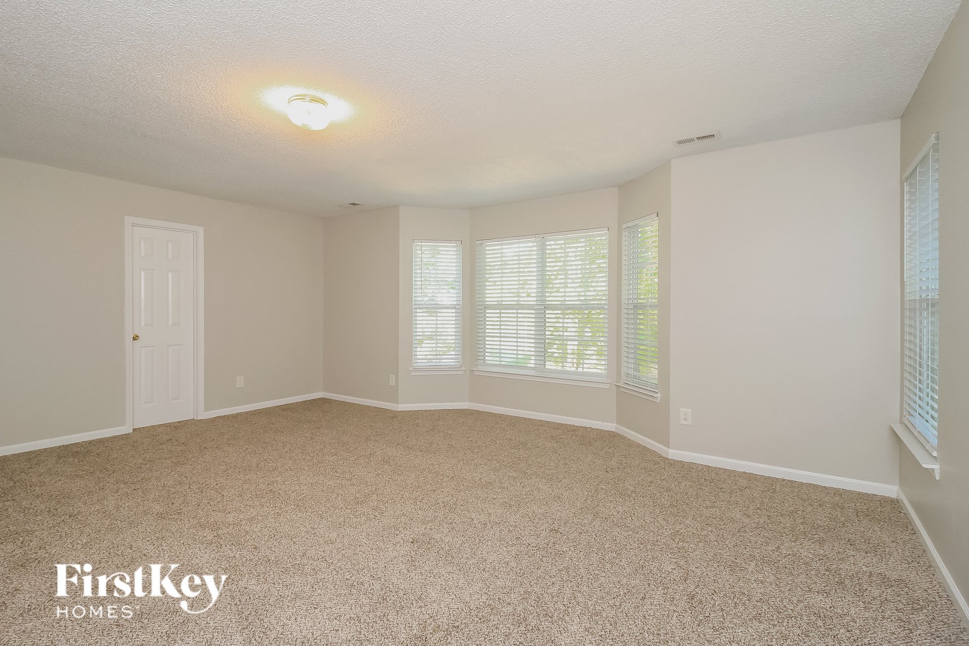 Building Photo - 944 Highland Glen Rd