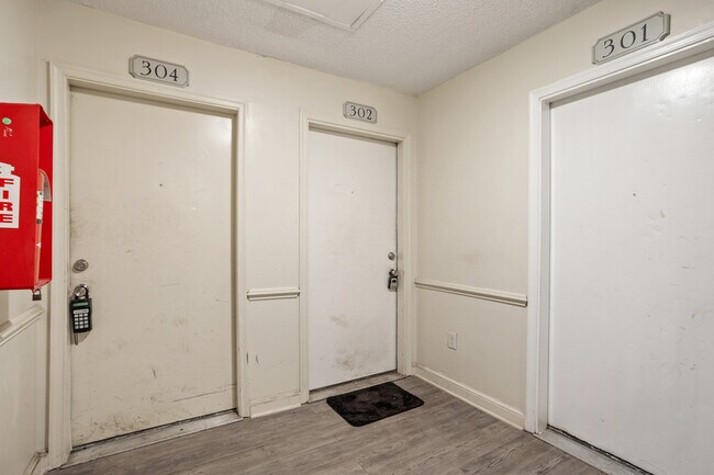 Building Photo - 1321 Park Glen Dr