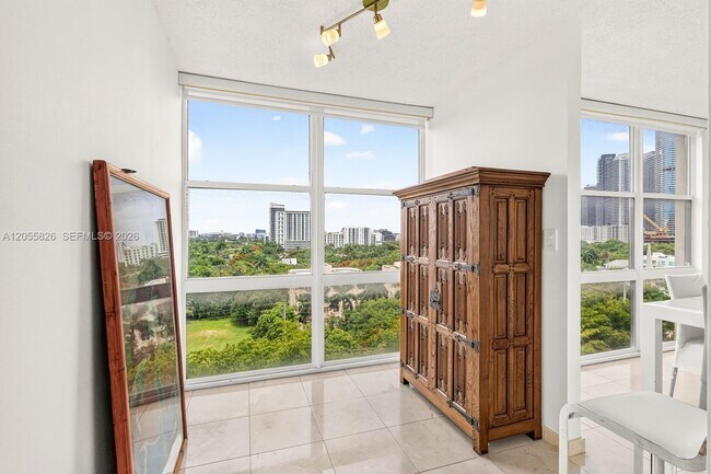 Building Photo - 1901 Brickell Ave