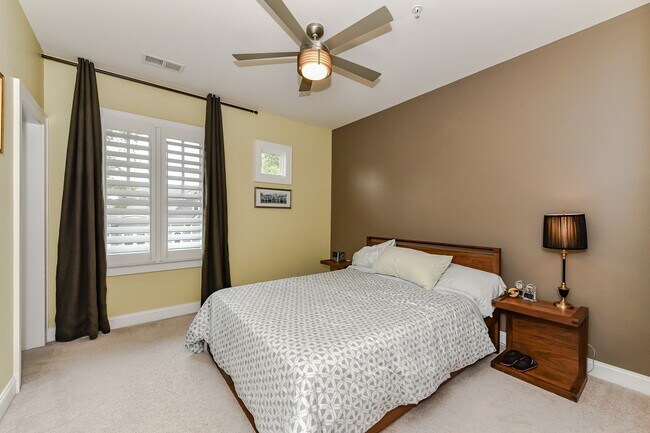 Building Photo - 332 Magnolia Ave