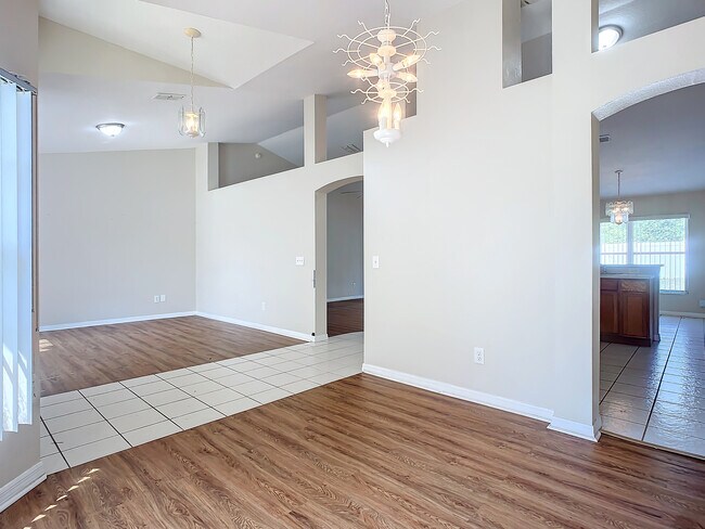 Building Photo - 374 Pine Springs Dr