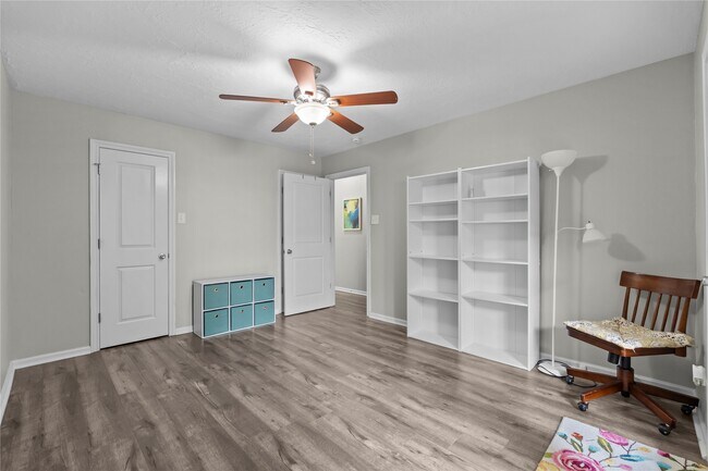 Building Photo - 59 Hideaway Dr