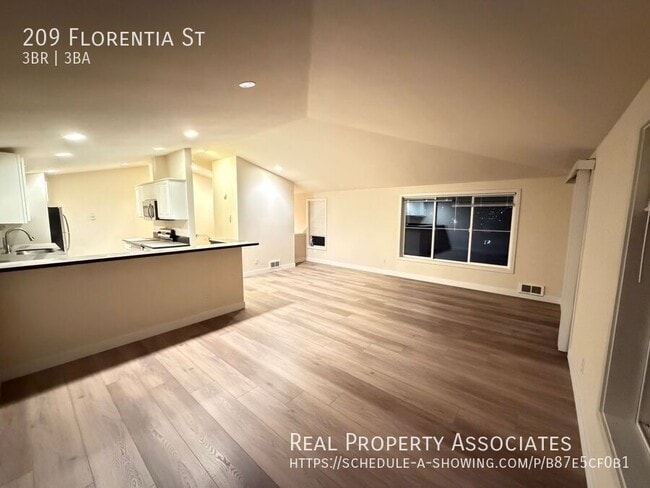 Building Photo - 209 Florentia St
