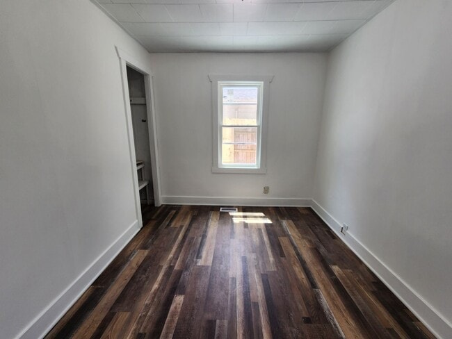 Building Photo - 3 bed 1 bath Ranch