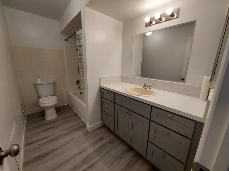Building Photo - 13532 Arizona St
