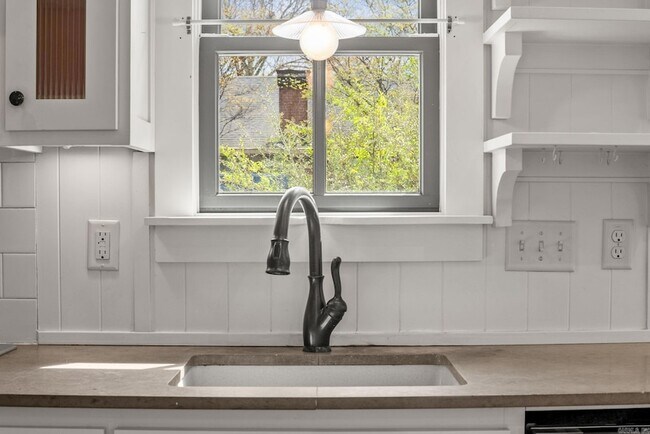 Building Photo - 5100 Lee Ave