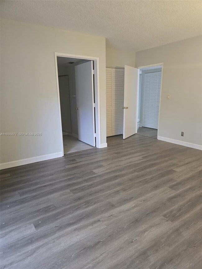 Building Photo - 4705 SW 62nd Ave