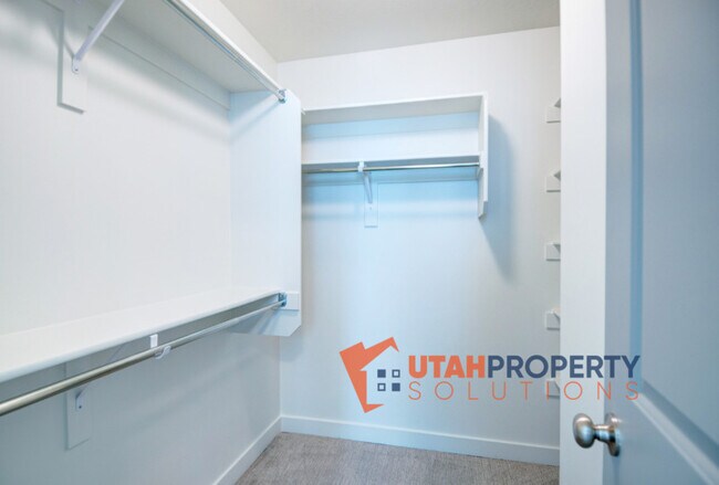 Building Photo - 1054 W 430 S