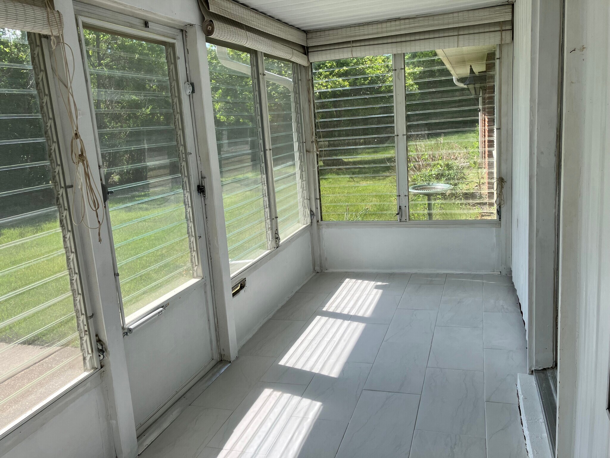 Building Photo - 335A Canterbury Ct